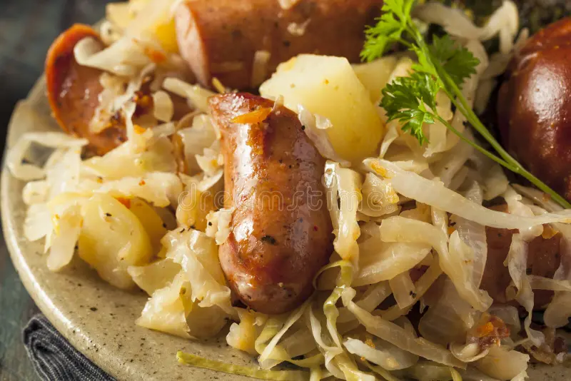 Steak-frites, fromage et tarte : menu lourd à digérer